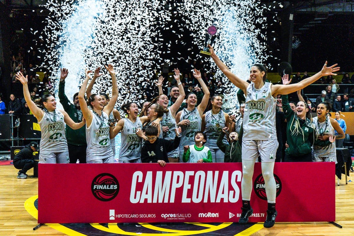 Ferro foi coroada campeã da Liga de Basquete Feminino no Temple of the Rock, que deu uma festa na final.