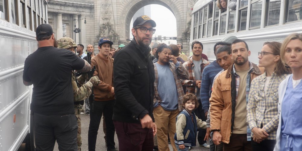 Fotos do set de ‘A Quiet Place Part III’ mostram o caos na Chinatown de Nova York, na ponte de Manhattan, dirigida por veículos militares – Just Jared – Celebrity News & Gossip