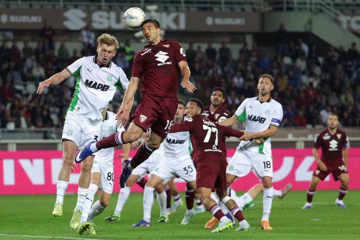 Gio Simeone marca contra o Sassuolo em Torino para prolongar excelente temporada