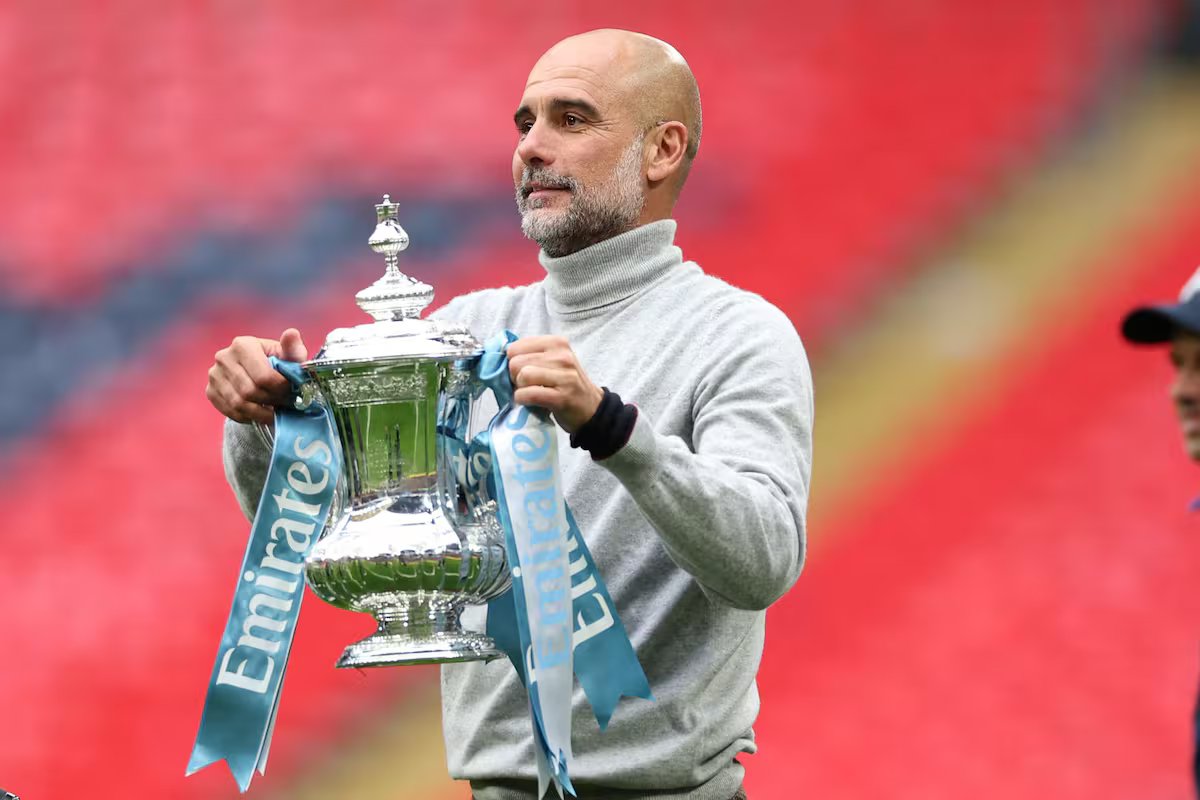 Guardiola chegou ao 20º título em 10 anos no Manchester City, mas interrompeu a comemoração. “Sem cerveja”