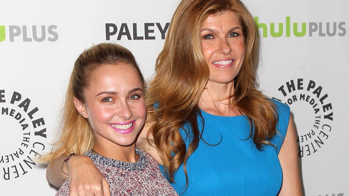 Hayden Panettiere reflete sobre a dinâmica ‘Profundamente Estranha’ de Connie Britton em ‘Nashville’ – Just Jared – Celebrity News & Gossip
