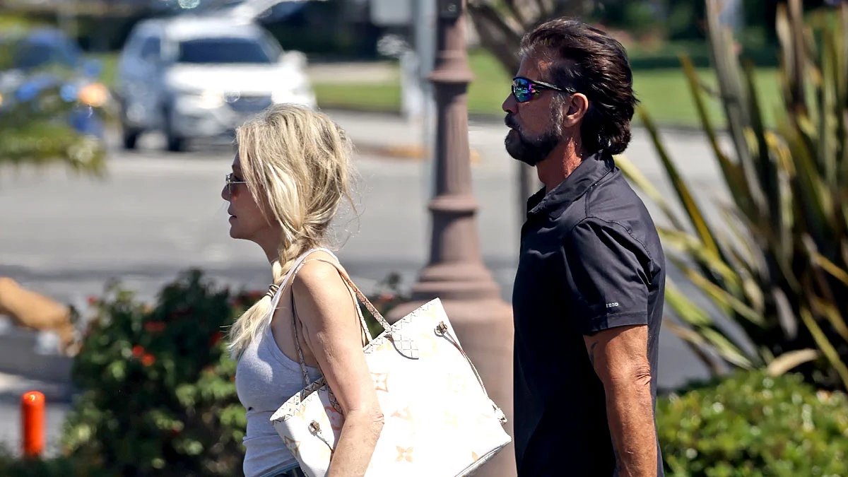 Heather Locklear e o novo namorado Lorenzo Lamas foram vistos juntos durante um passeio no Nail Spa – Just Jared – Notícias e fofocas de celebridades