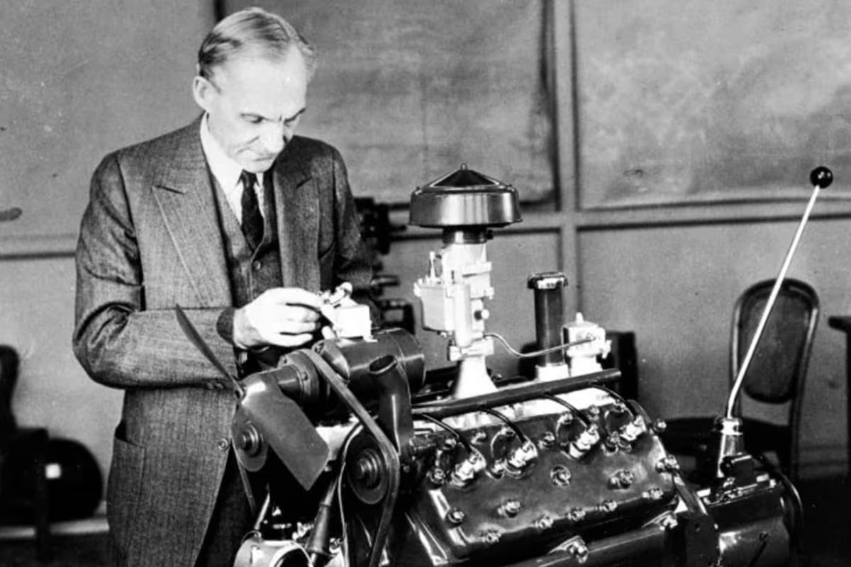Henry Ford, empresário bilionário. “Quando falamos em melhorias, geralmente pensamos em alguma mudança no produto”