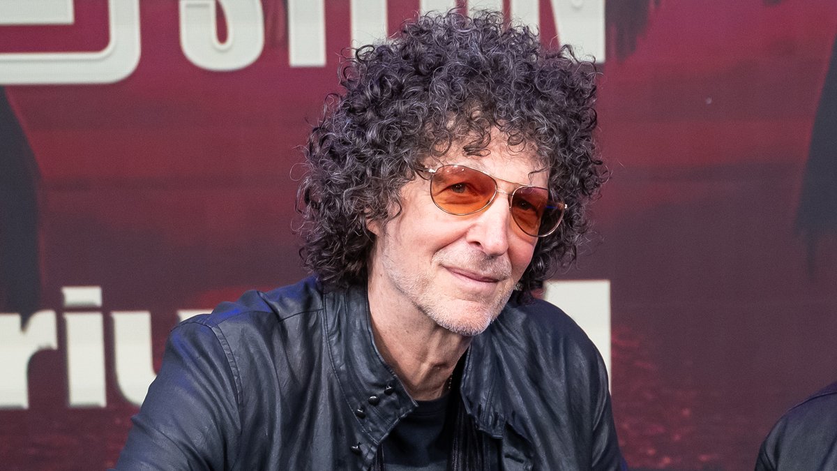 Howard Stern responde ao processo de ‘ambiente de trabalho hostil’ movido pelo ex-assistente – Just Jared – Celebrity News & Gossip