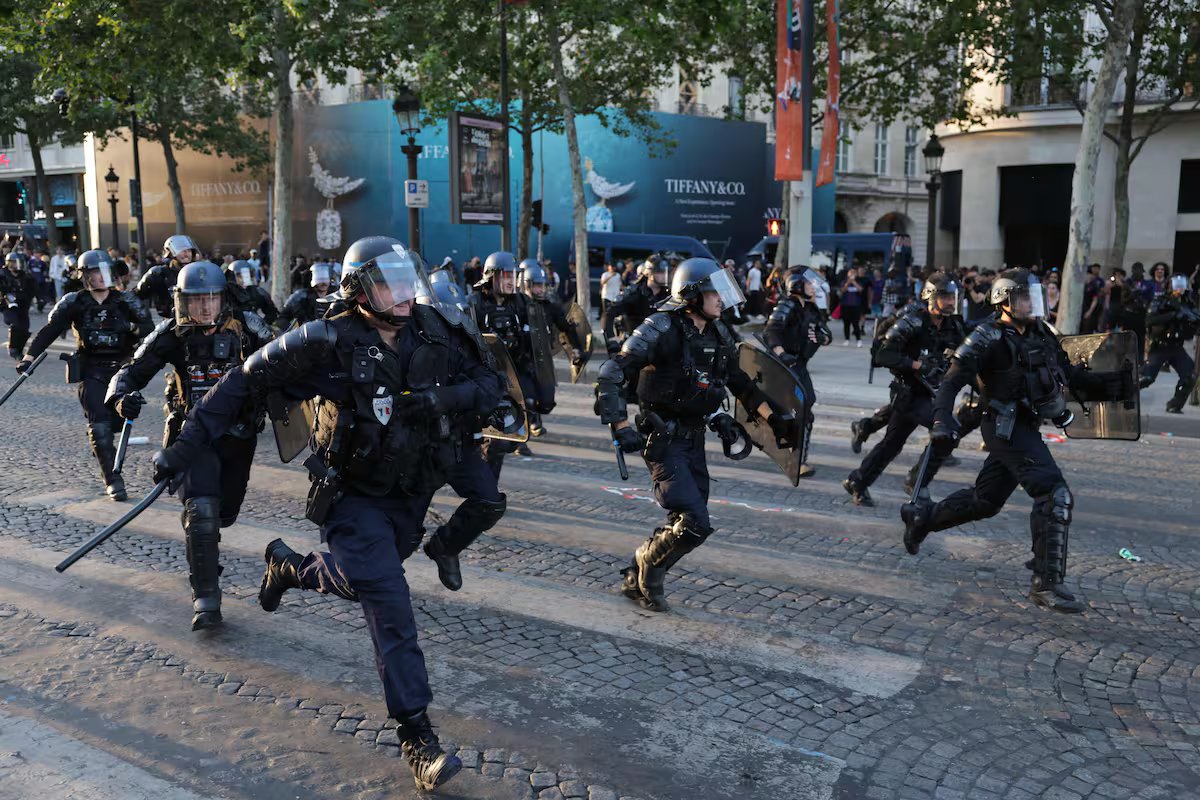 Incidentes após a vitória do PSG sobre o Arsenal na final da Liga dos Campeões, em Paris