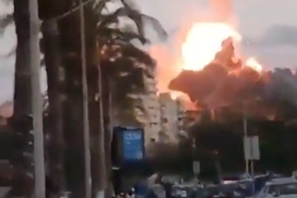 Israel atacou a infra-estrutura do Hezbollah no Líbano e o Irão disparou mísseis contra uma base militar dos EUA.