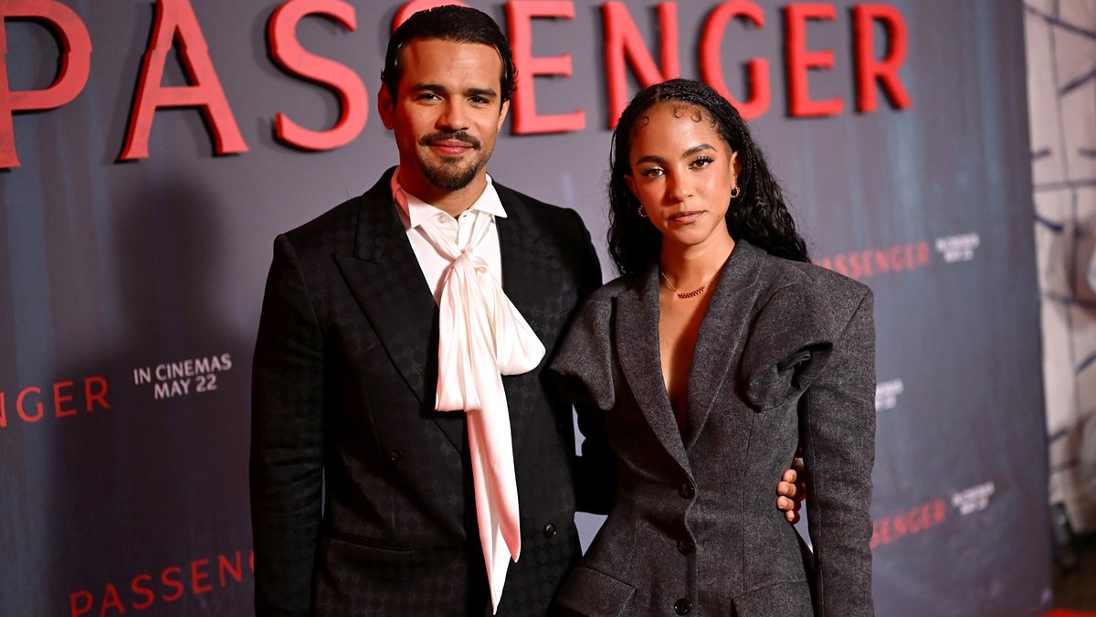 Jacob Scipio e Lou Llobell participam da exibição de ‘Passenger’ no Reino Unido – Just Jared – Celebrity News & Gossip