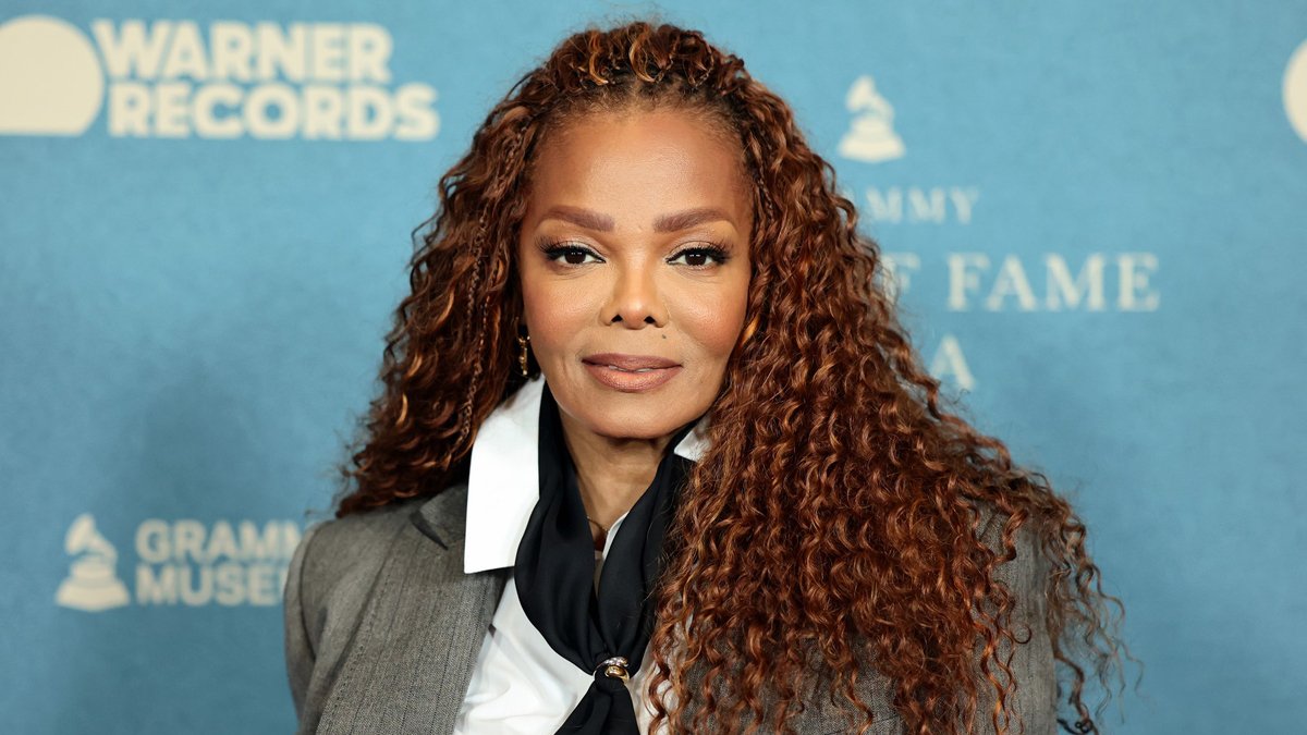 Janet Jackson faz uma rara aparição pública ao ser incluída no Hall da Fama do Grammy! – Just Jared – Notícias e fofocas sobre celebridades