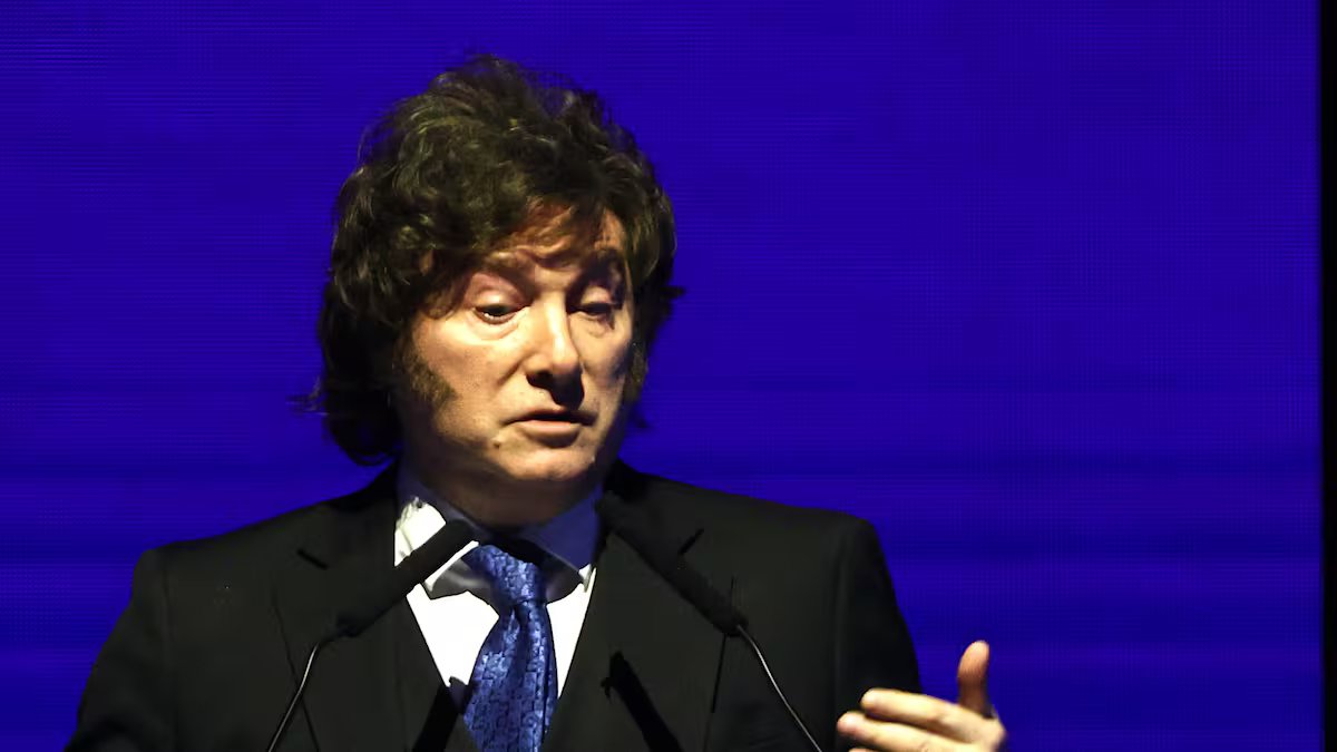 Javier Millei e seus acontecimentos, ao vivo. A defesa de Adorni e a visita do presidente aos EUA.