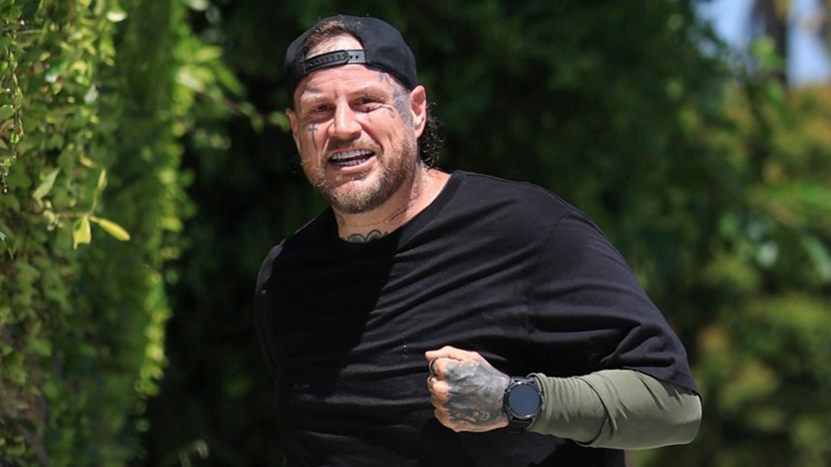 Jelly Roll sai para correr em Los Angeles enquanto continua sua jornada para perder peso – Just Jared – Notícias e fofocas de celebridades