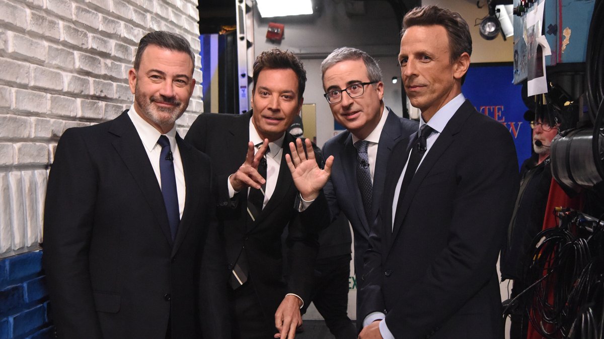 Jimmy Kimmel chama os fãs de Stephen Colbert por não cancelarem a Paramount +, se reúne com co-estrelas de ‘Strike Force Five’ no episódio especial de ‘The Late Show’ – Just Jared – Celebrity News & Gossip