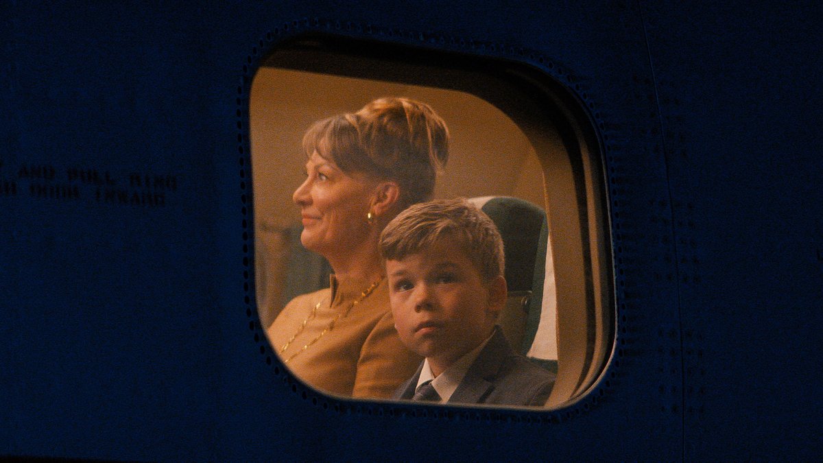 John Travolta dá vida a seu romance infantil no trailer de estreia na direção de ‘Propeller One-Way Night Coach’ – assista agora! – Just Jared – Notícias e fofocas sobre celebridades