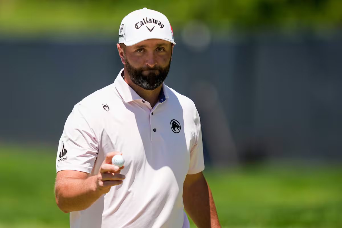 Jon Rahm, o espanhol que se apaixonou pelos petrodólares da LIV e agora busca a glória no único campeonato que falta ao seu país, o PGA Championship.