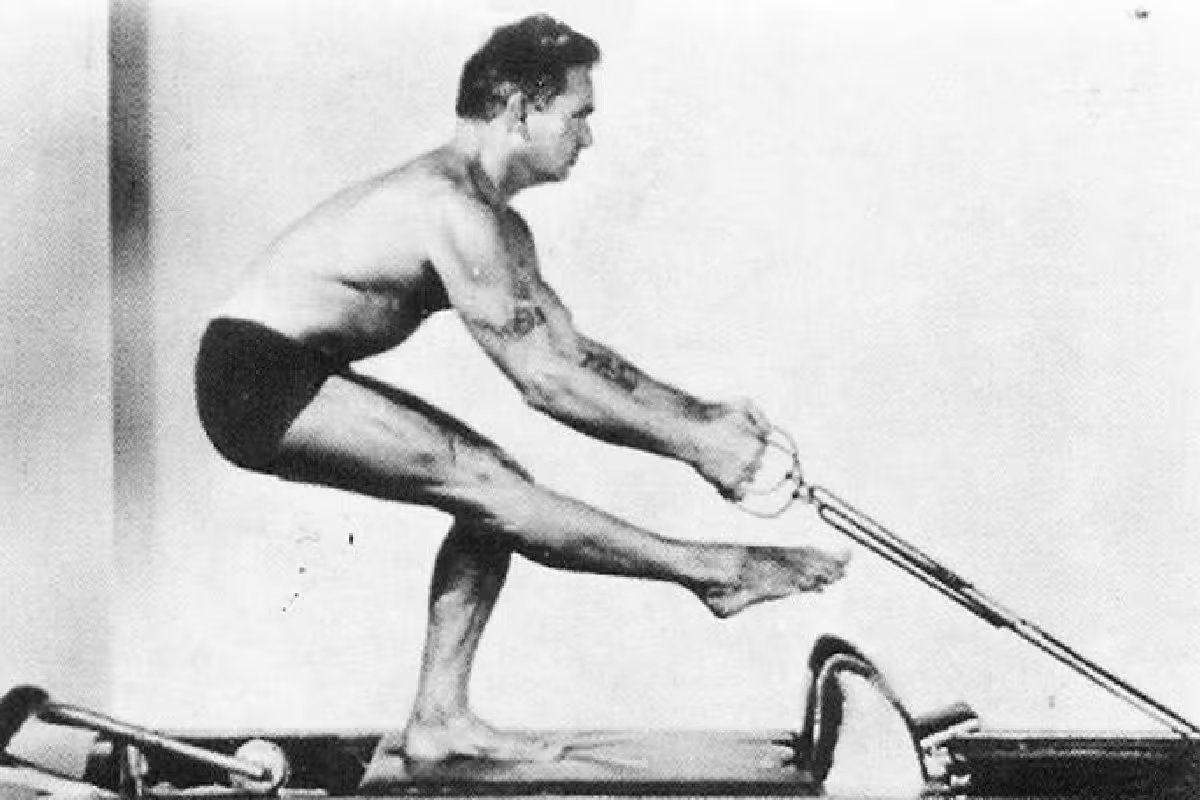 Joseph Pilates, criador do método de treinamento. “Hábitos errados diários são responsáveis ​​pela maioria das doenças”