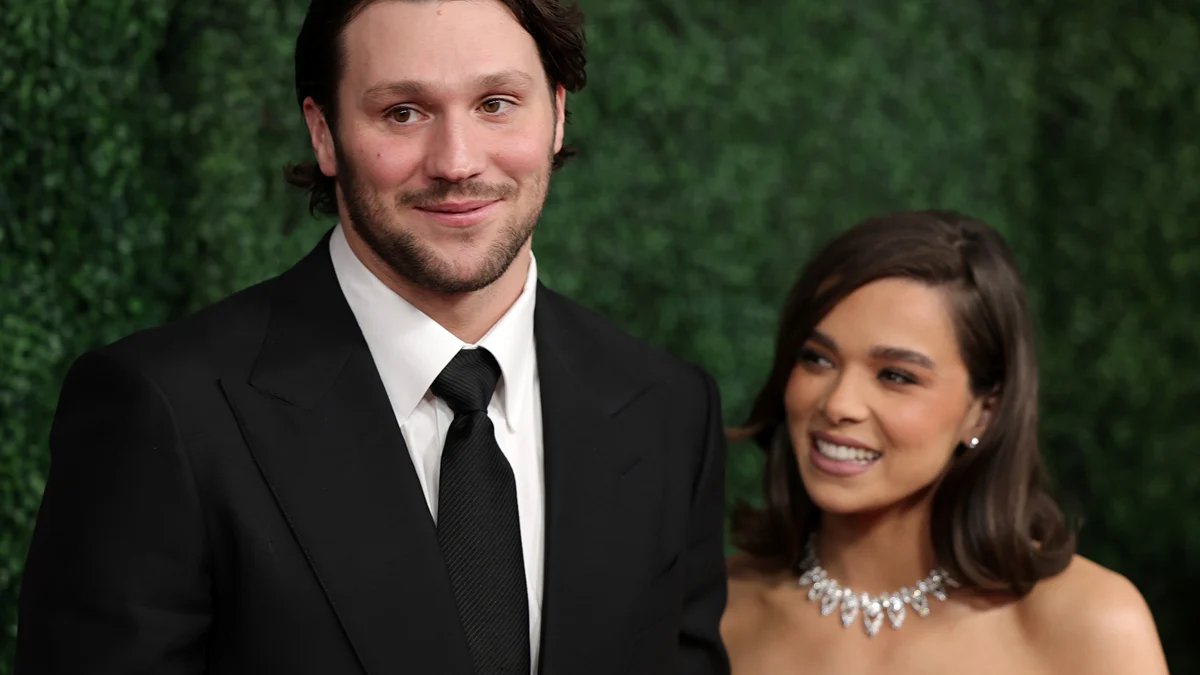 Josh Allen admite que não consegue parar de fazer isso que deixa Hailee Steinfeld louca – Just Jared – Notícias e fofocas de celebridades