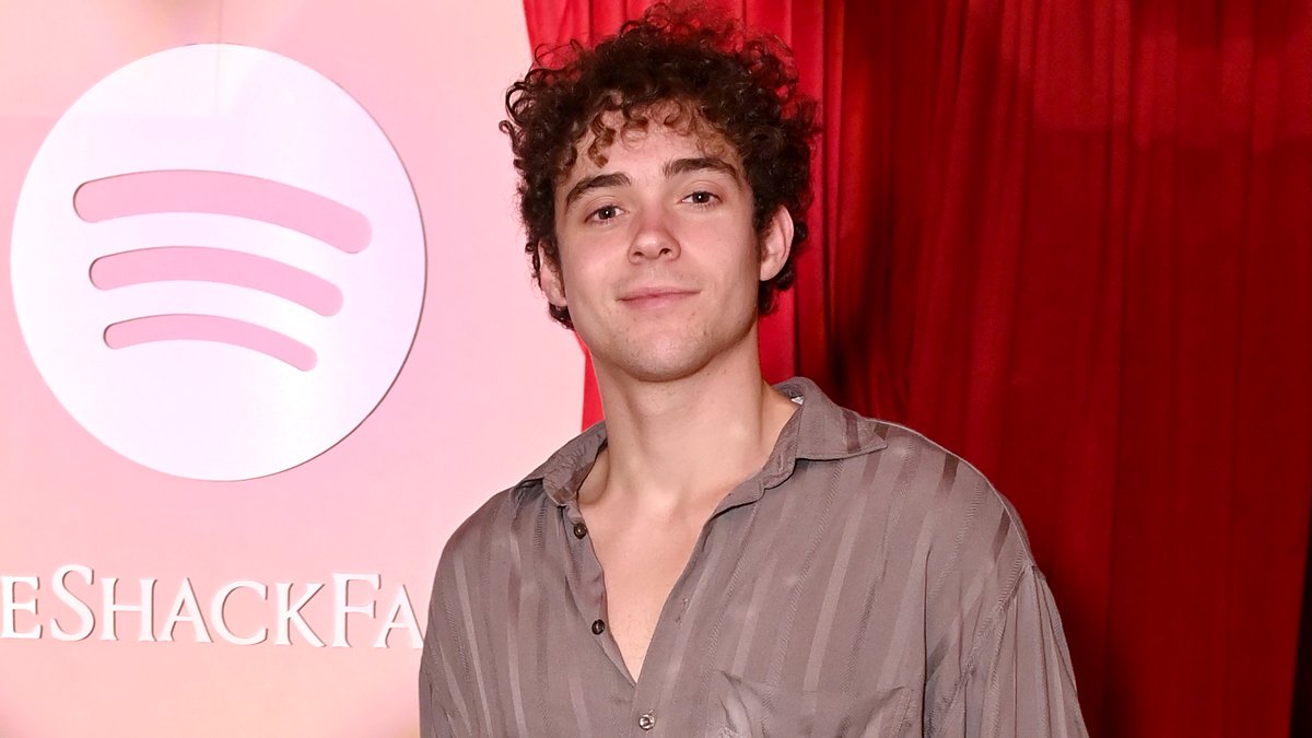 Joshua Bassett é honesto sobre seu antigo vício em cetamina e diz que é um ‘milagre’ que a droga não ‘tirou minha vida’ – Just Jared – Notícias e fofocas de celebridades