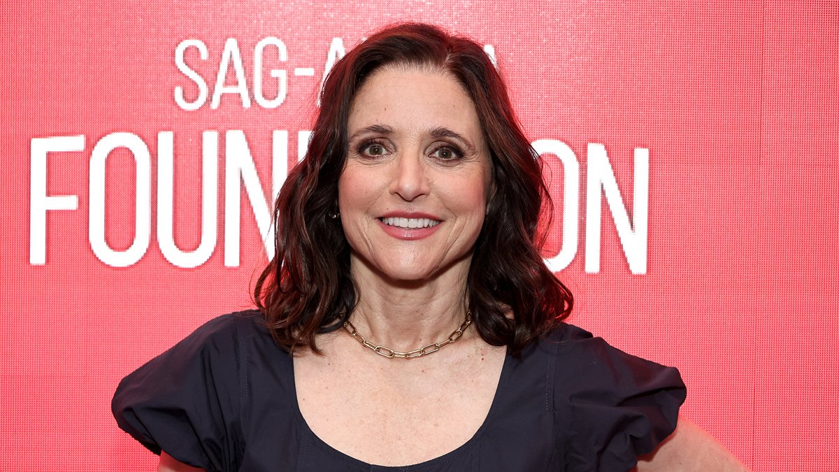 Julia Louis-Dreyfus fará estreia na Broadway, Joe Keery, Allison Janney e mais serão co-estrelas – Just Jared – Celebrity News & Gossip