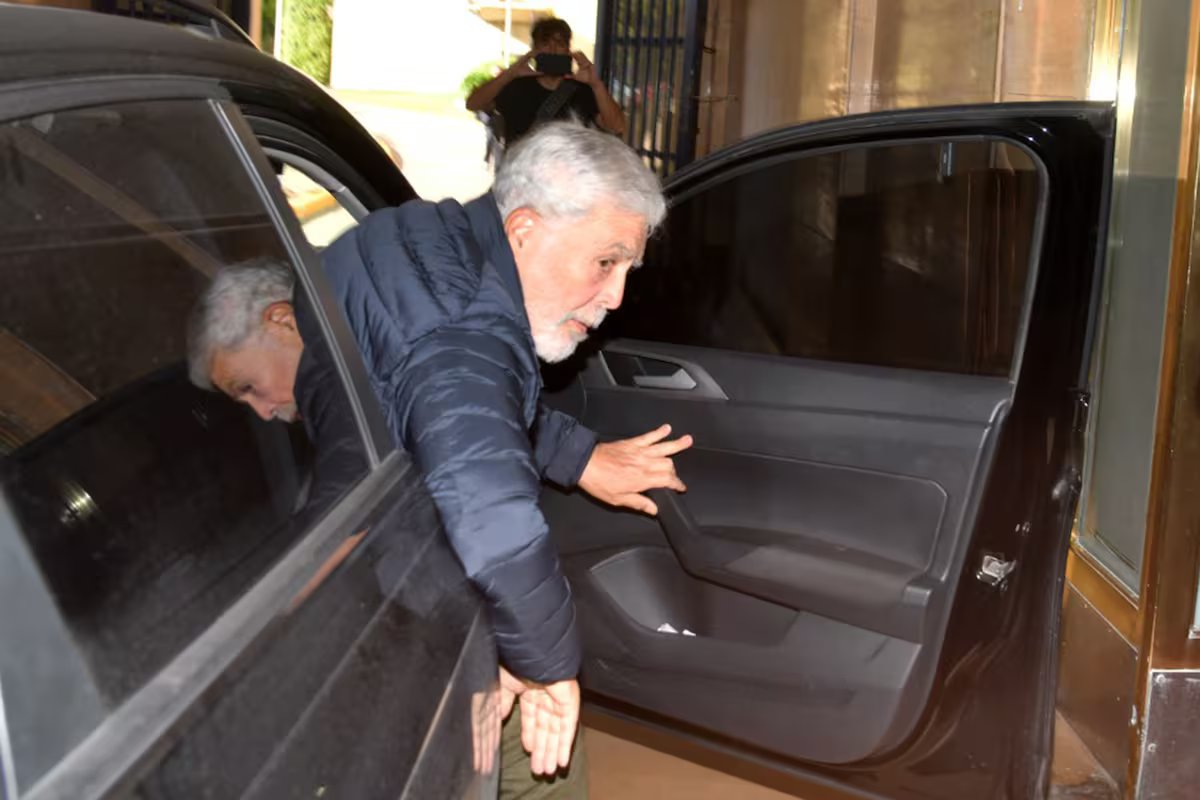 Julio de Vido foi levado para sua casa de campo em Zarate para cumprir prisão domiciliar