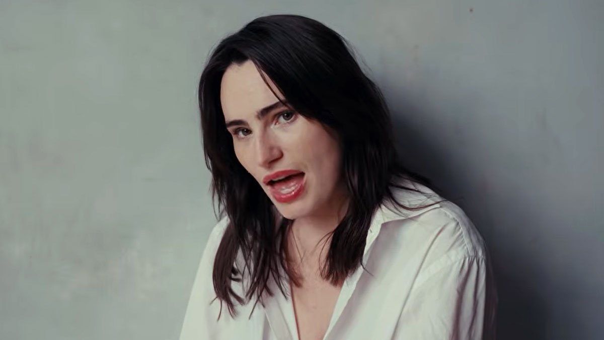 Kathryn Gallagher lança nova música ‘Joke’s on Me’, revela que a namorada Jacqueline Toboni a inspirou – Just Jared – Celebrity News & Gossip