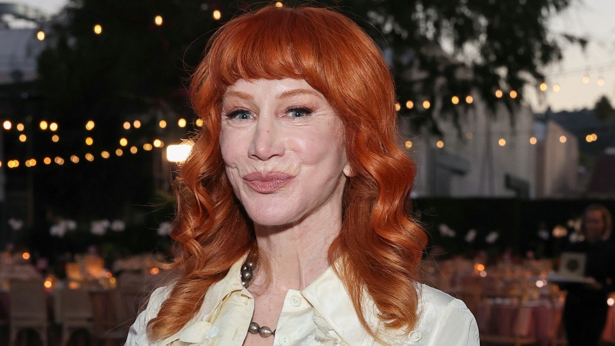 Kathy Griffin hospitalizada por complicações após colonoscopia – Just Jared – Notícias e fofocas de celebridades
