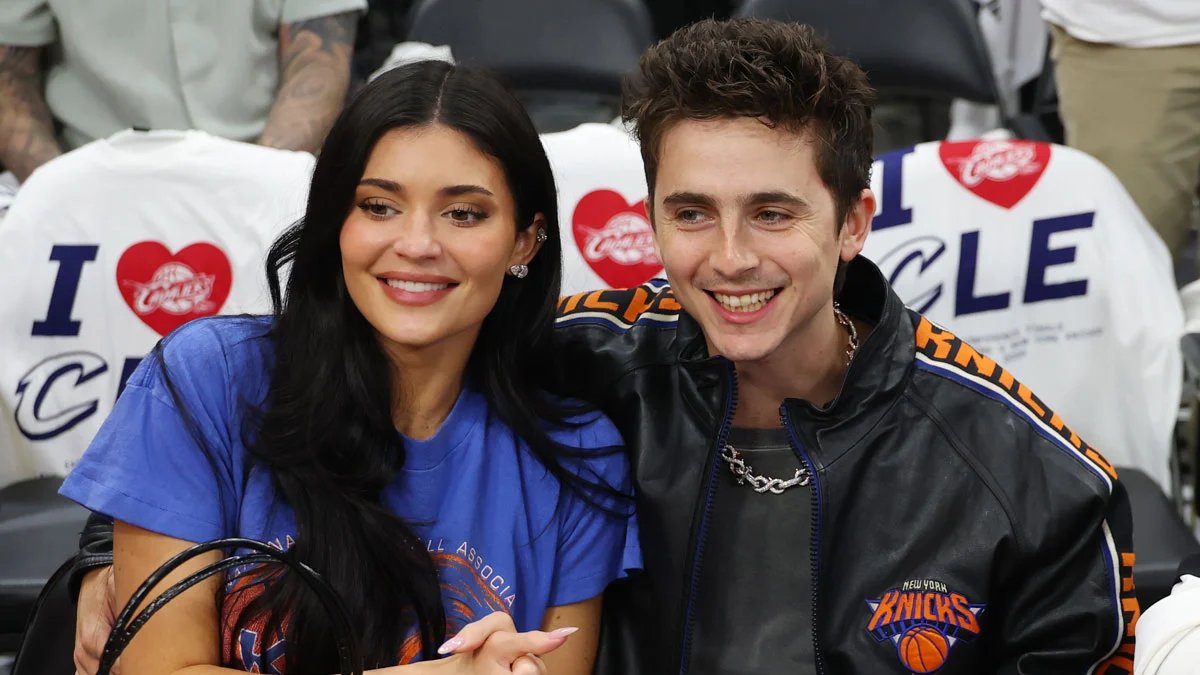 Kylie Jenner e Timothee Chalamet fazem uma viagem a Cleveland para torcer pelos Knicks no jogo dos playoffs – Just Jared – Celebrity News & Gossip