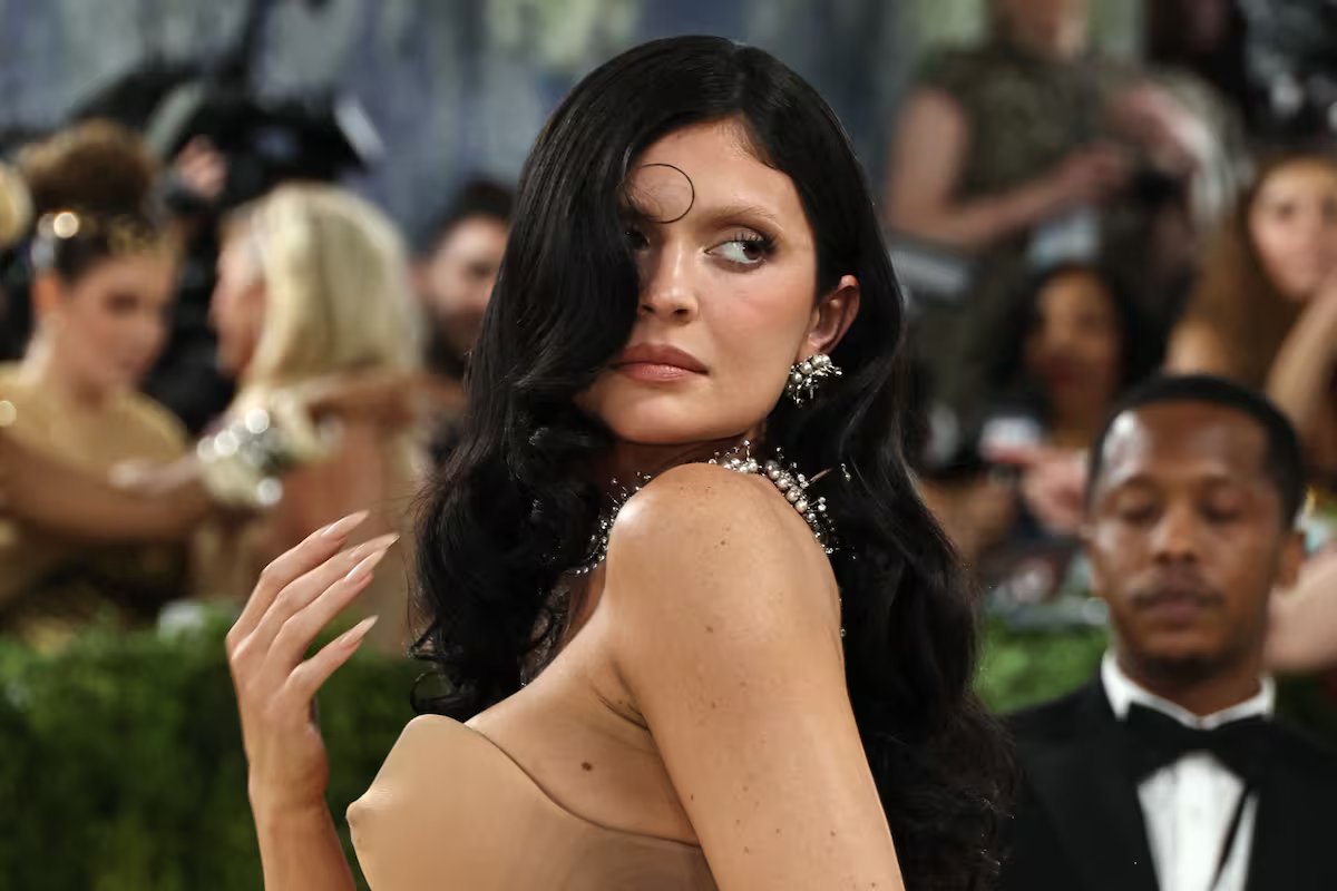 Kylie Jenner, modelo e empresária. apenas um mês depois de colocar sua mansão à venda, ele já teve que baixar o preço.