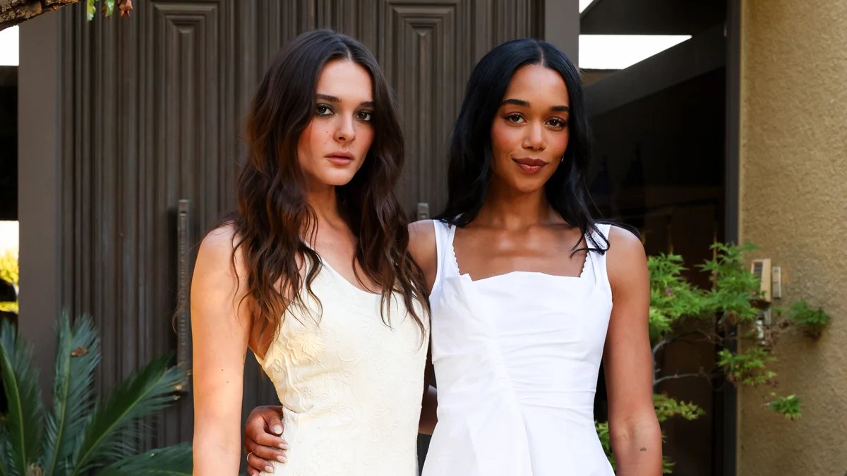 Laura Harrier e Elsa Hosk são a atração principal do lançamento do H&M Studio Resort com apresentação acústica de Charlotte Lawrence – Just Jared – Celebrity News & Gossip