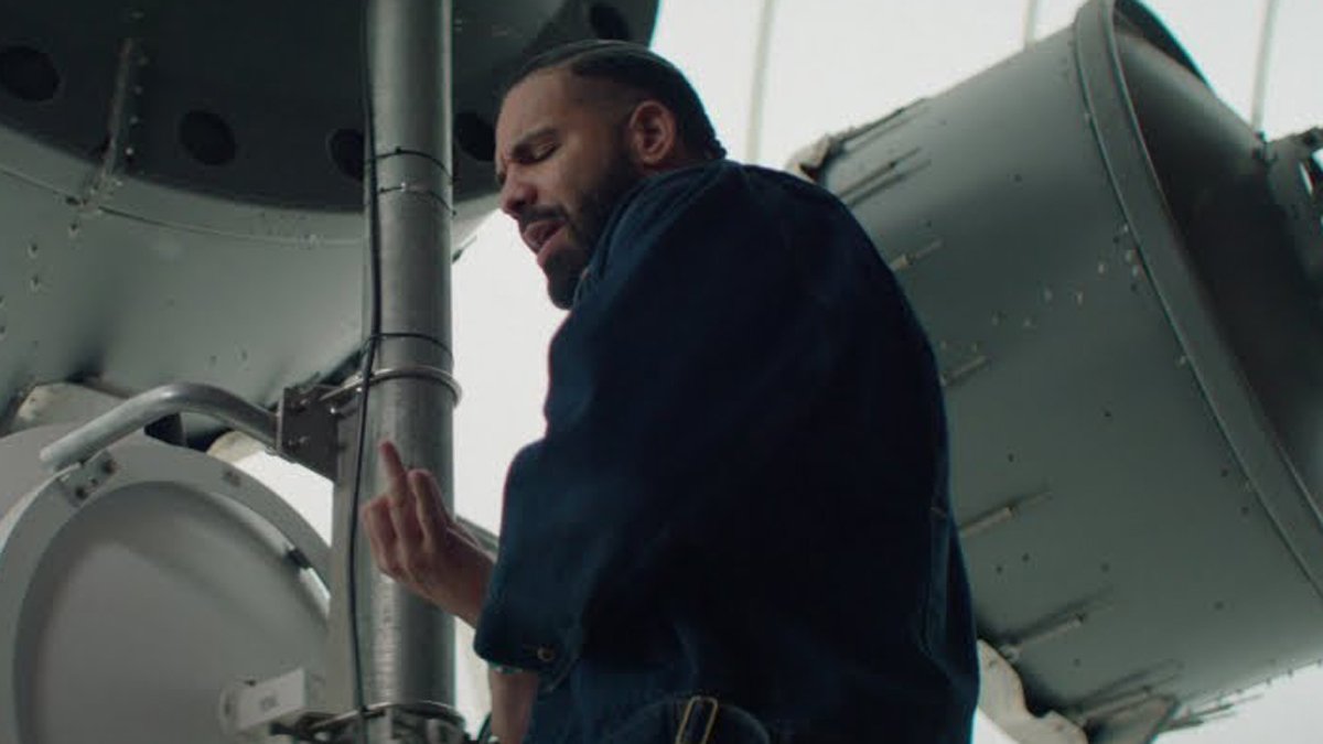 Letra de ‘2 Hard 4 the Radio’: Drake presta homenagem à Bay Area, Dissses Mustard e grita para a falecida amiga Nadia na música ‘ICEMAN’ – Just Jared – Celebrity News & Gossip