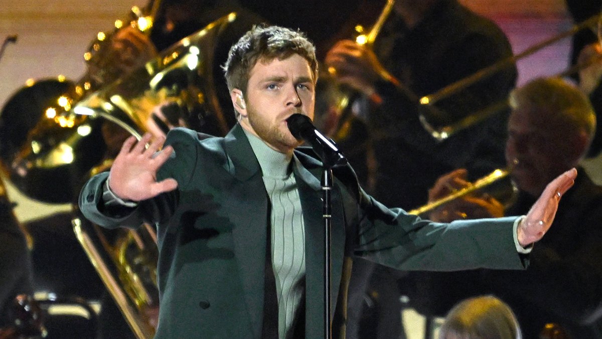 Letra de ‘Fine Place to Die’: Alex Warren lança nova música sobre o amor que proporciona conforto em tempos sombrios – Just Jared – Notícias e fofocas de celebridades