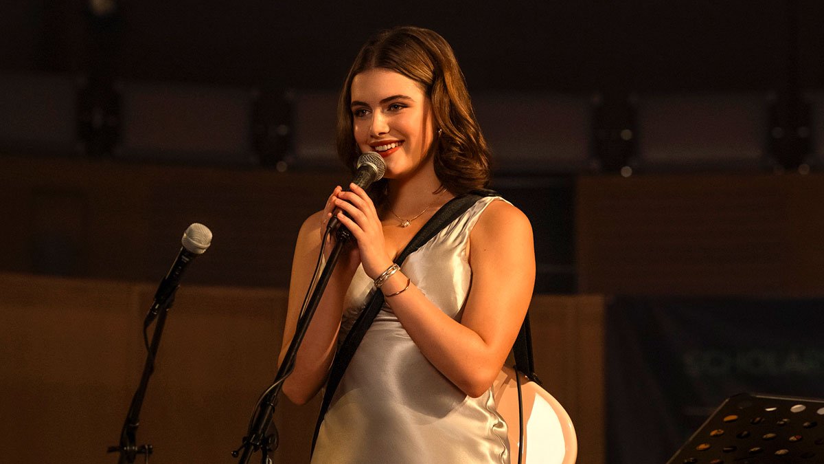 Letra de ‘Girl That I Am’: Ella Bright canta a música final ‘Off Campus’ – Ouça agora! – Just Jared – Notícias e fofocas sobre celebridades