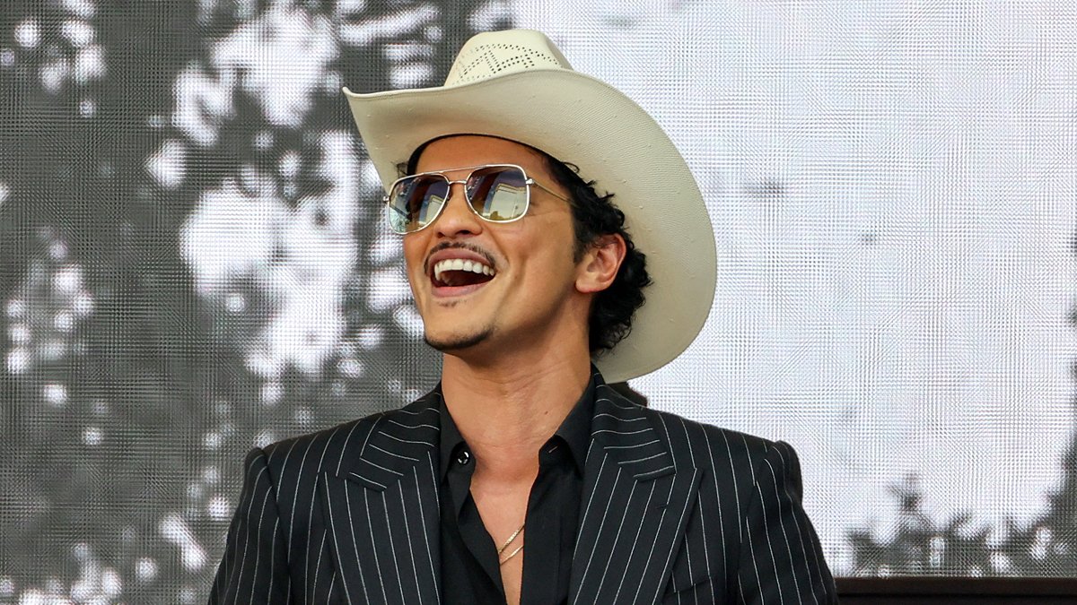 Letra de ‘Lo Arriesgo Todo’: Bruno Mars lança versão em espanhol da música ‘Risk It All’ – leia também a tradução em inglês! – Just Jared – Notícias e fofocas sobre celebridades