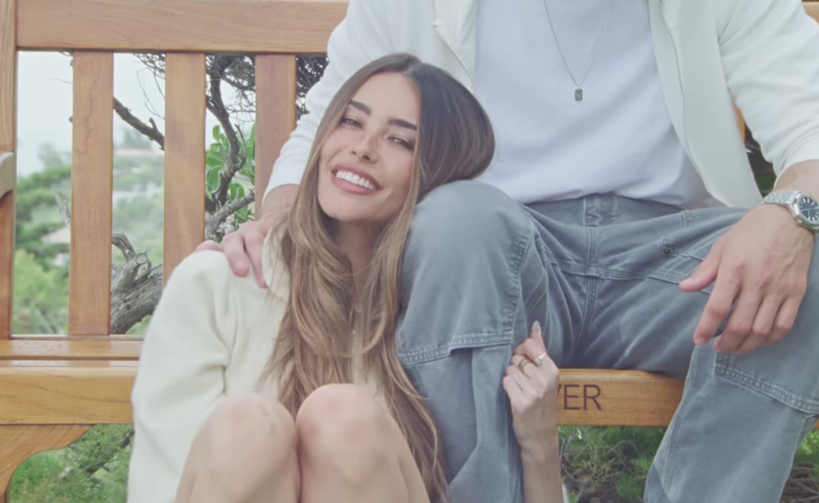 Letra de ‘Lovergirl’: Madison Beer canta sobre o namorado Justin Herbert e estrela um videoclipe com ele! – Just Jared – Notícias e fofocas sobre celebridades