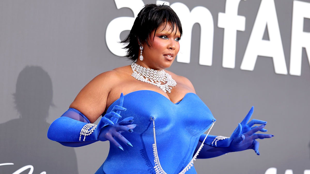 Lizzo usa vestido com gola de mamilo incrustado de diamantes para amfAR Gala em Cannes – Just Jared – Celebrity News & Gossip