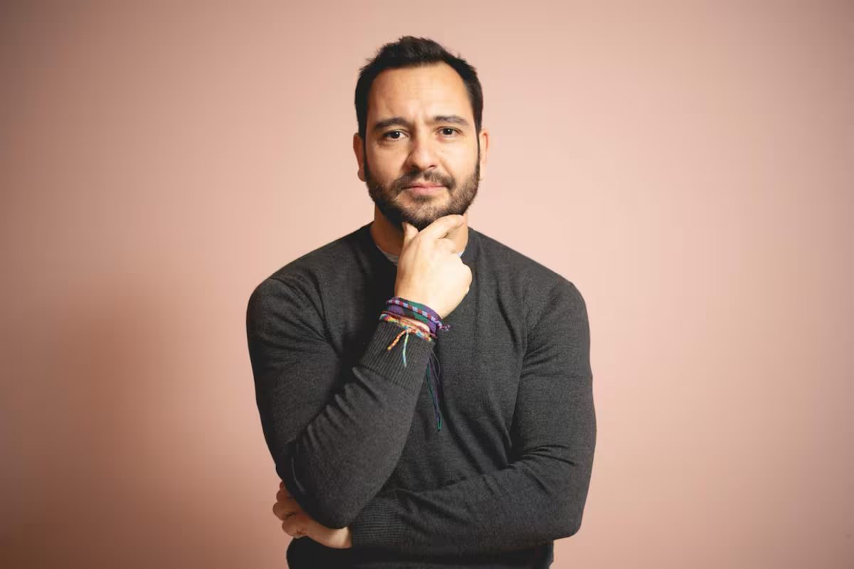 Lucas Malaisi, psicólogo. “Precisamos criar espaços nas escolas onde as crianças possam expressar o que sentem”