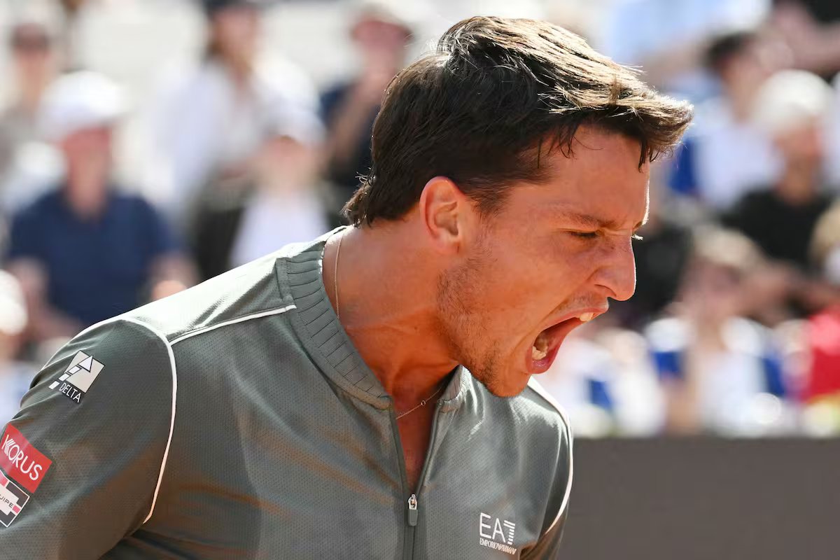 Luciano Darderi derrotou Alexander Zverev e chegou às quartas de final do torneio Rome Masters 1000.