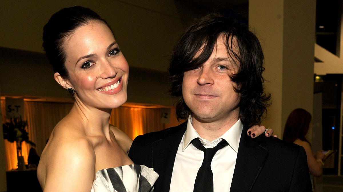 Mandy Moore compartilha um comentário raro sobre o ex-marido Ryan Adams, lança alguma sombra em sua proposta – Just Jared – Notícias e fofocas de celebridades
