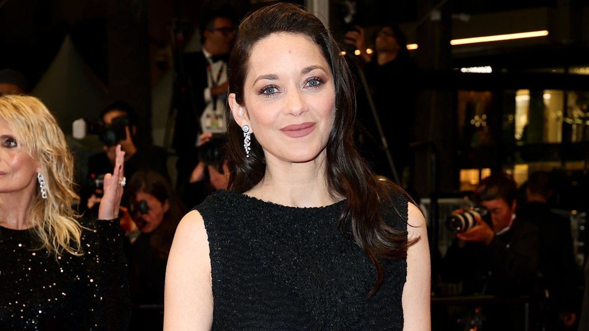 Marion Cotillard usa vestido transparente na estreia de ‘Roma Elastica’ em Cannes 2026 – Just Jared – Celebrity News & Gossip