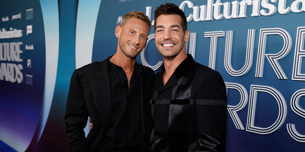 Matt Rogers e o namorado Fraser Olender fazem estreia no tapete vermelho como um casal na gravação do Las Culturistas 2026 Cultural Awards – Just Jared – Celebrity News & Gossip