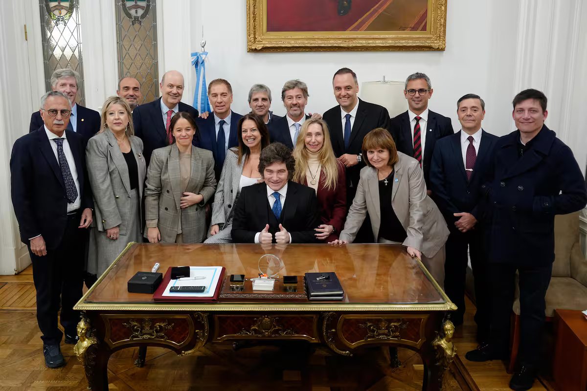 Millais esteve diante de seus ministros e deu “forte apoio” a Adorni apesar da turbulência interna
