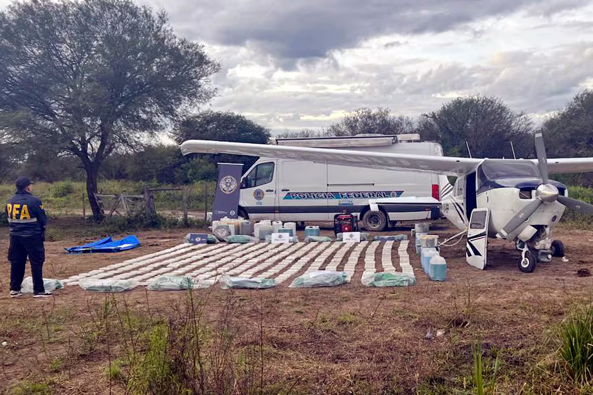 Motorista de rally atrás de carregamento de 442 quilos de cocaína encontrado pela DEA