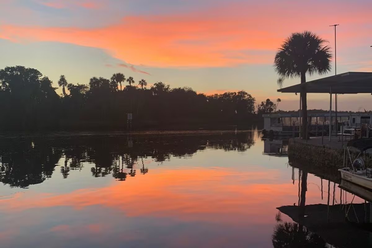 Não é Miami. Uma pequena cidade da Flórida a 90 minutos de Orlando que conquista pelo seu charme