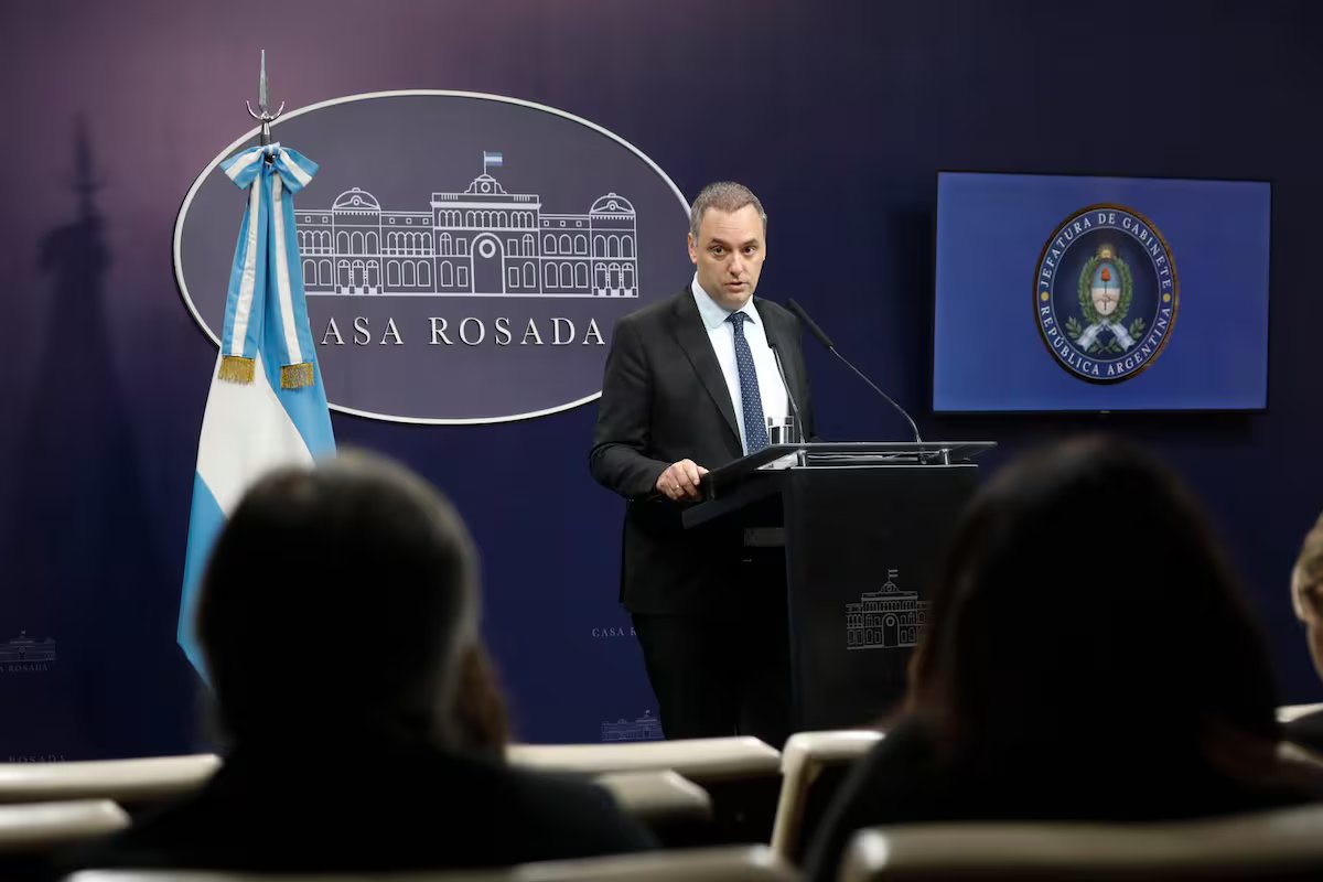 “Não é o dinheiro.” Adorni tentará negar na Justiça as reivindicações do empreiteiro de sua casa de campo.