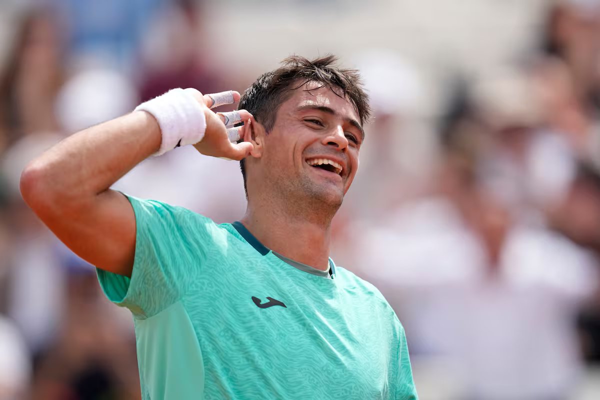 Navone venceu Auger-Aliassime na vitória mais importante de sua carreira e está na terceira rodada em Roma.