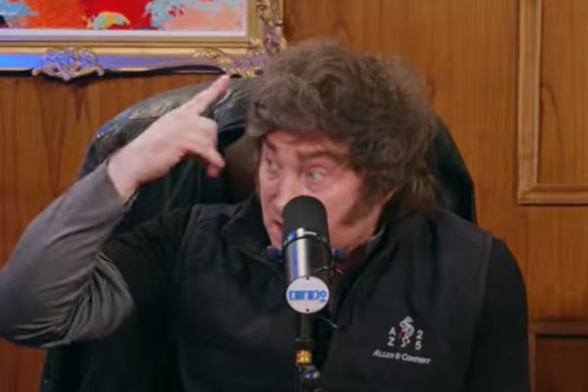No meio do caso Adorni, Millais defendeu o vice de Tesla e pediu aos jornalistas que apresentassem o seu património;