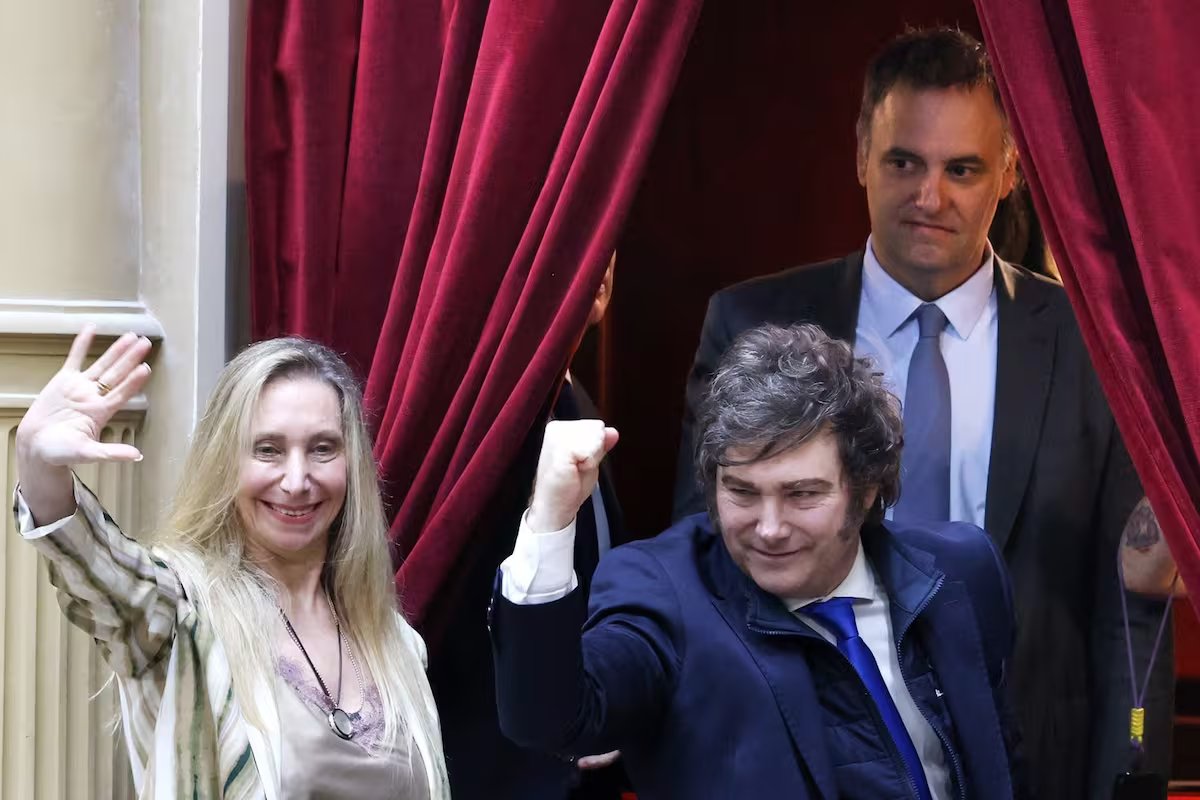 Num governo conturbado. Os irmãos Millais continuam a apoiar Adorni, mas ao mesmo tempo a ansiedade cresce no gabinete.