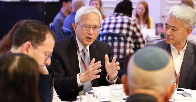 O Grande Ancião W Gong compartilha esperanças surpreendentes e questões difíceis para a inteligência artificial – Deseret News