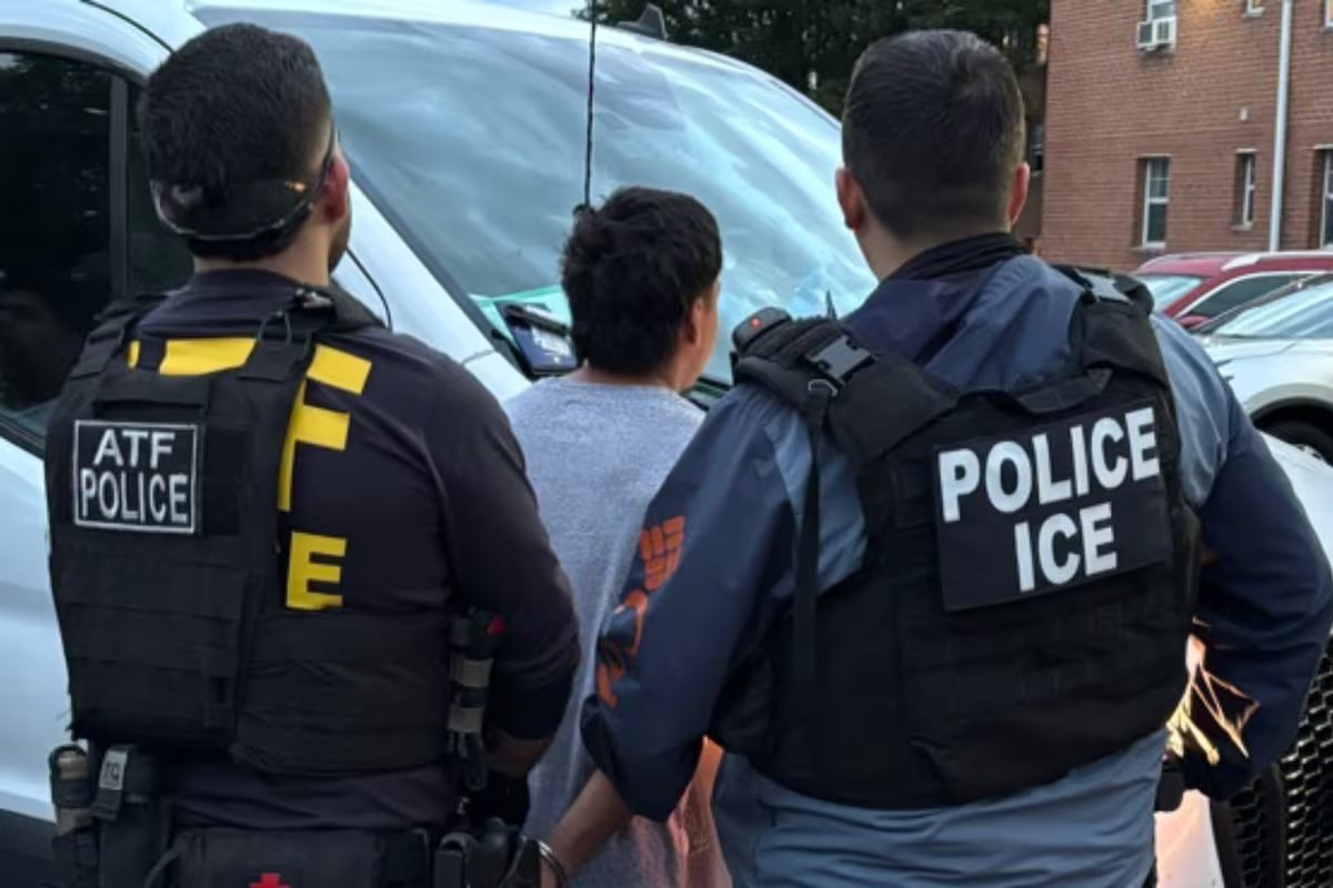 O ICE proíbe a polícia de divulgar dados sobre suas operações: o que isso significa para os migrantes na Flórida