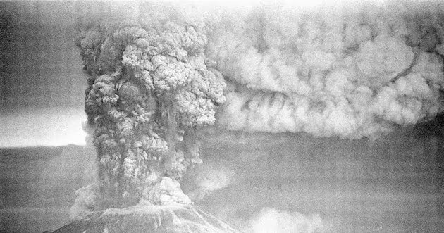 O Monte Santa Helena trouxe fogo e fumaça – Deseret News