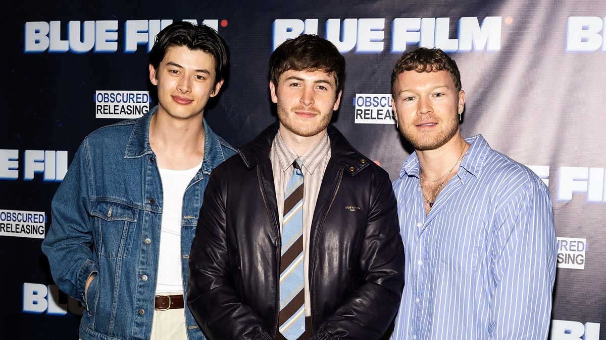 O ator de ‘Boots’, Kieron Moore, recebe apoio dos co-estrelas Angus O’Brien e Liam Oh na exibição de ‘Blue Film’ – Just Jared – Celebrity News & Gossip