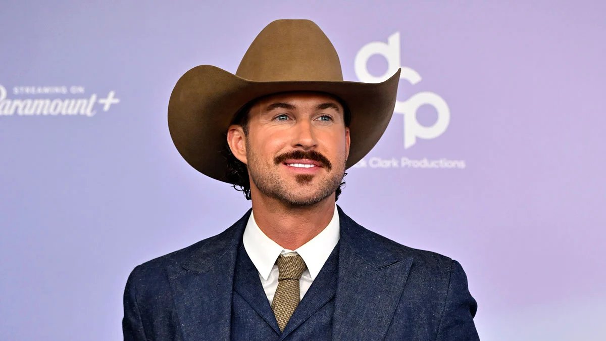 O ator de ‘Marshals’ Riley Green faz estreia no AMA antes do próximo show de ‘The Voice’ – Just Jared – Celebrity News & Gossip